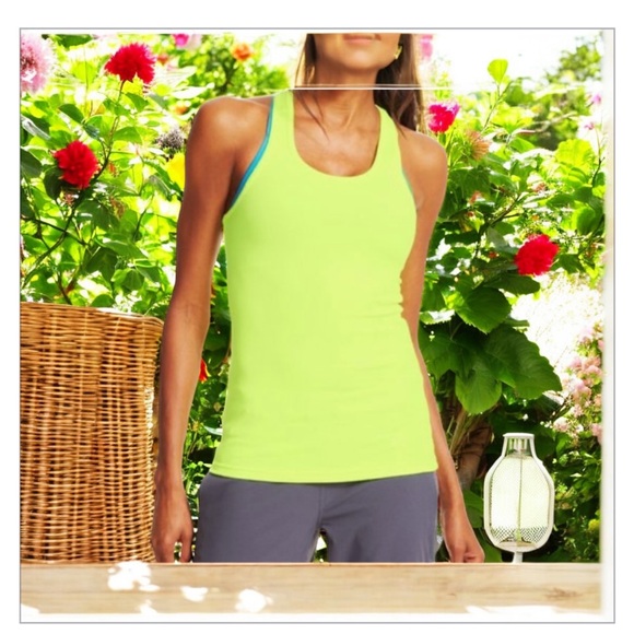 Under Armour Tops - Women’s Under Armour Heat Gear Yellow Tank Top—logo Sz M-Like New​​​​​